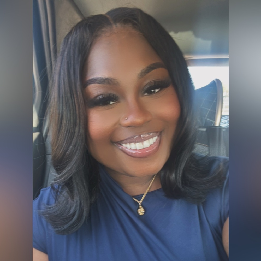 Meet your Posher, Queen ria